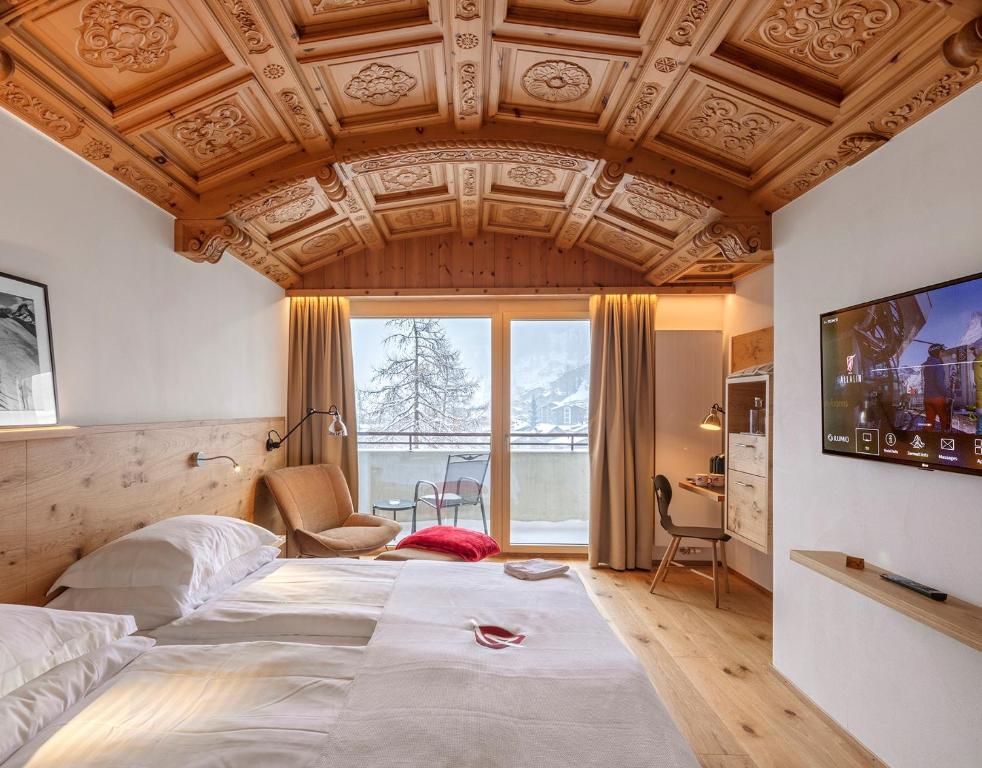 Swiss Alpine Hotel Allalin