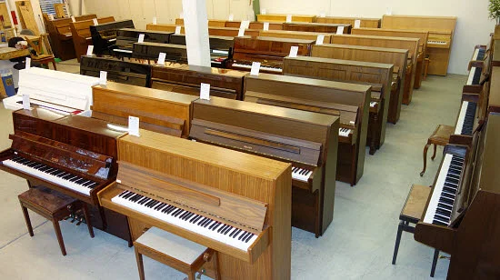 Centre Schmidt Pianos