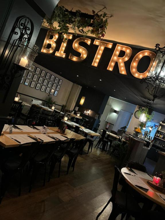 Le Bistro