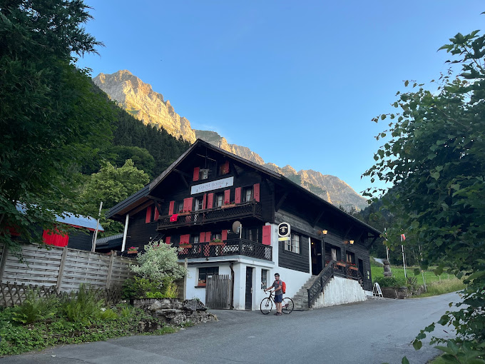 Pub & Guest House du Grand Paradis