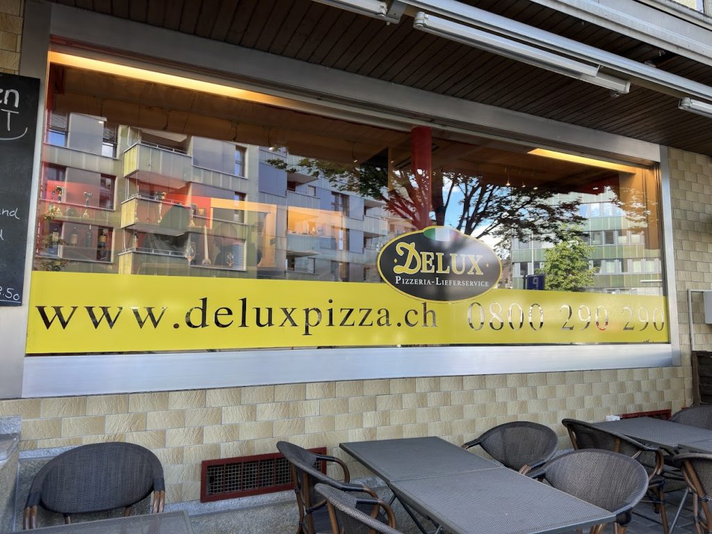 Delux Pizza