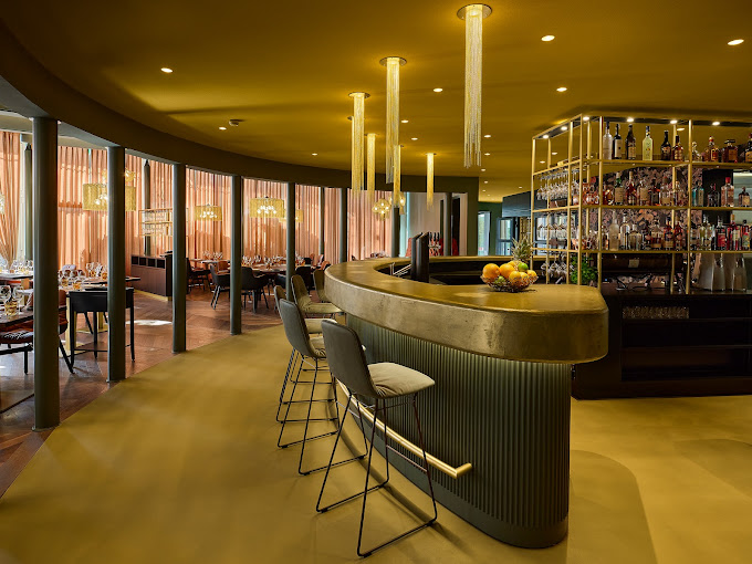 PLU – Restaurant & Lounge