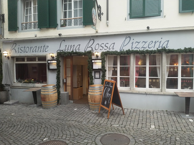 Luna Rossa Restaurant & Pizzeria